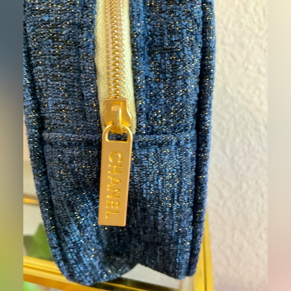 Chanel Beauty Make-Up Bag NIB - Picture 2 of 4